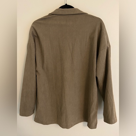 Shacket - Picture 2 of 4